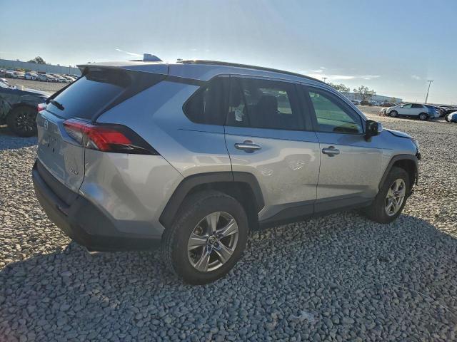 Toyota RAV4 Xle Image 2