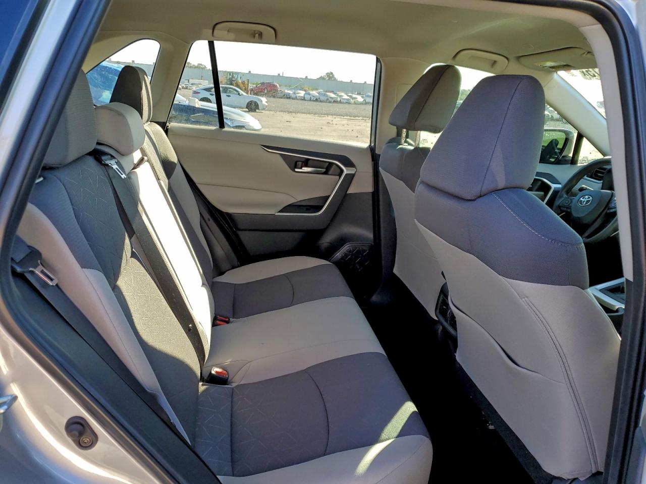 Toyota RAV4 Xle Image 8