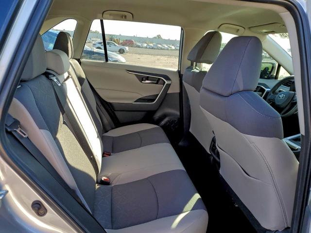 Toyota RAV4 Xle Image 8