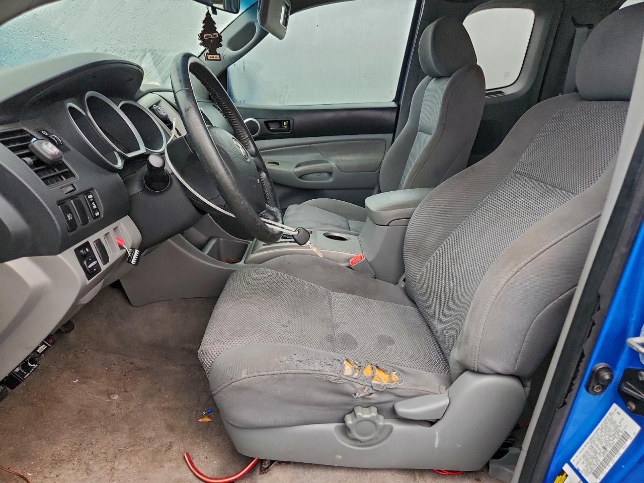 Toyota Tacoma Prerunner Access Cab Image 6