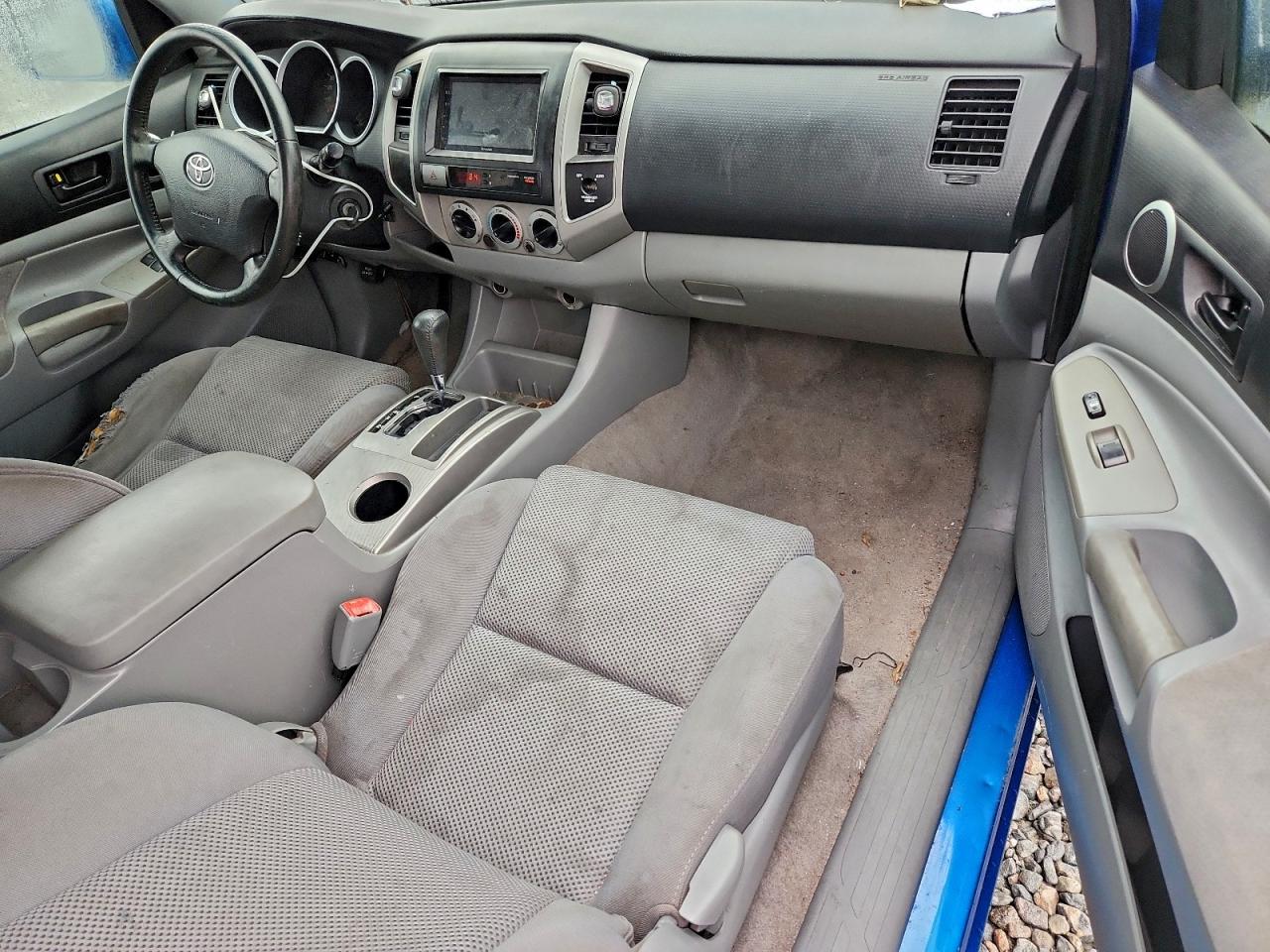 Toyota Tacoma Prerunner Access Cab Image 7