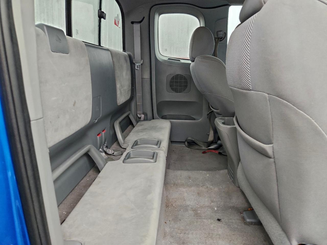 Toyota Tacoma Prerunner Access Cab Image 9