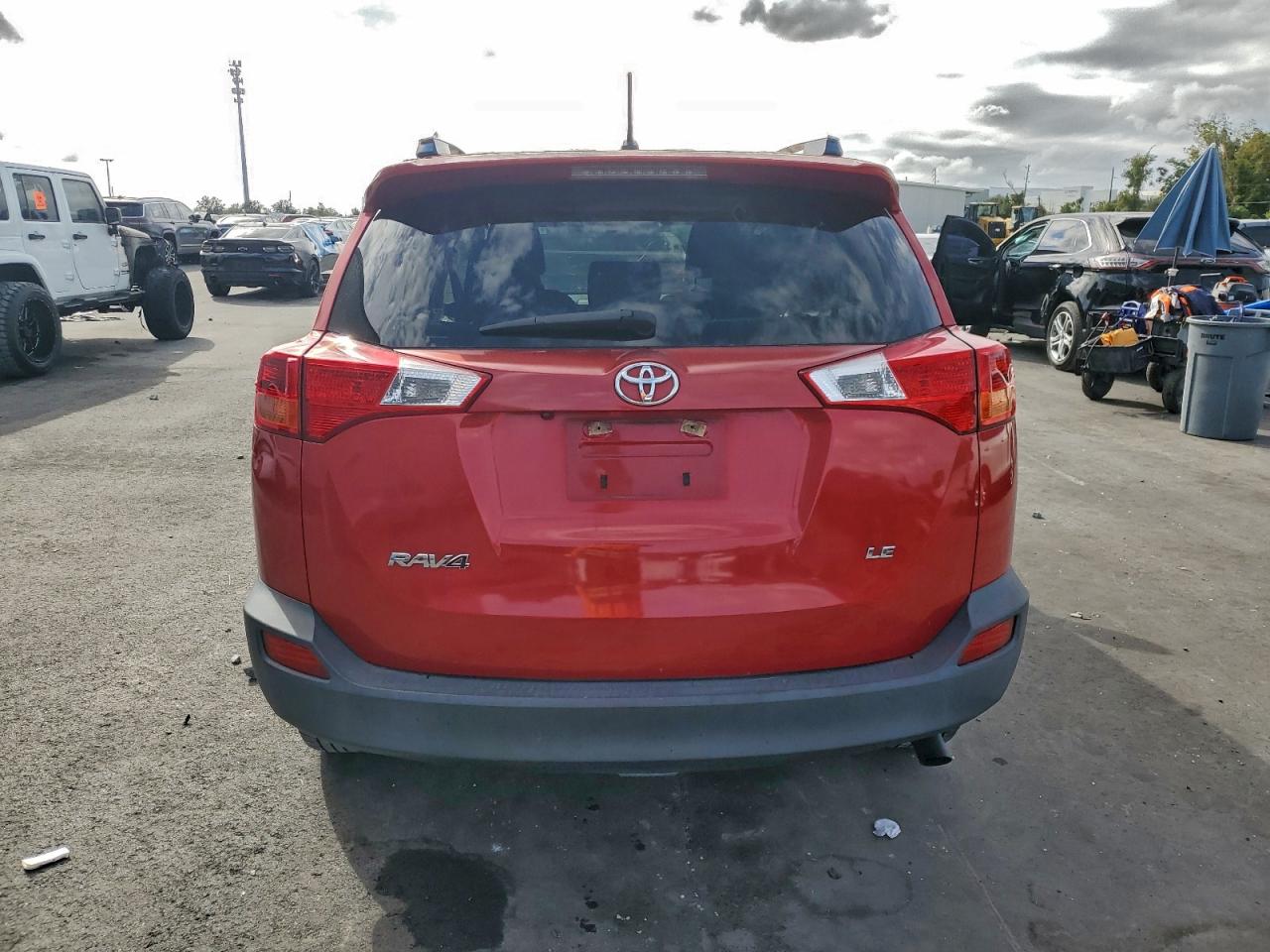 Toyota RAV4 Le Image 6