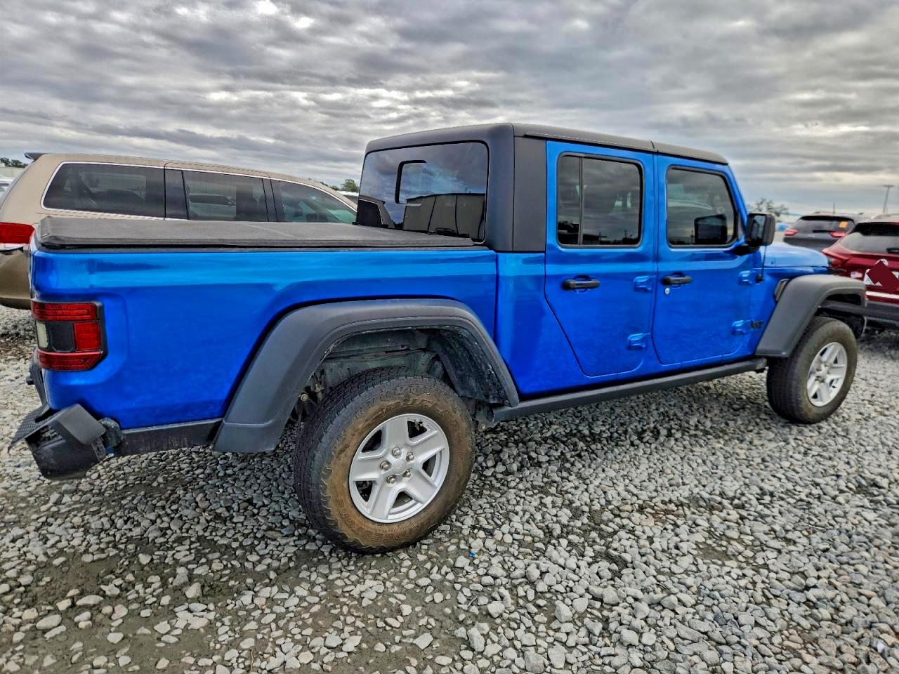 Jeep Gladiator Sport Image 2