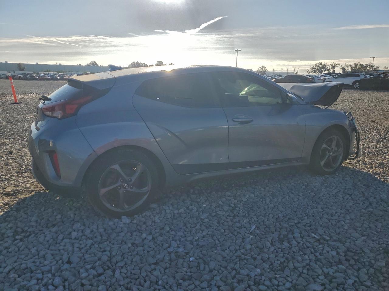 Hyundai VELOSTER Base Image 3