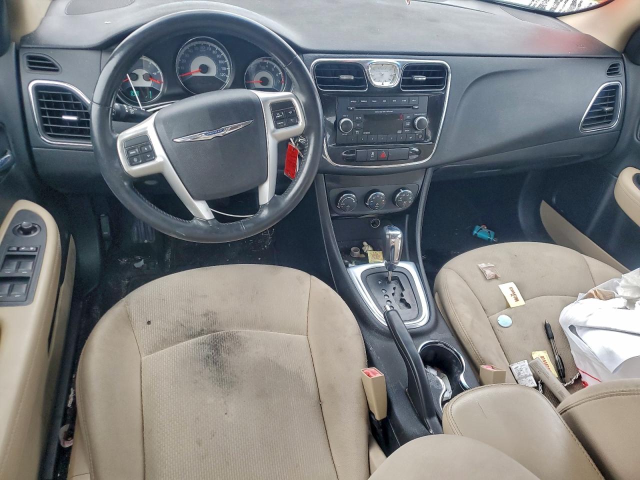 Chrysler 200 Touring Image 9