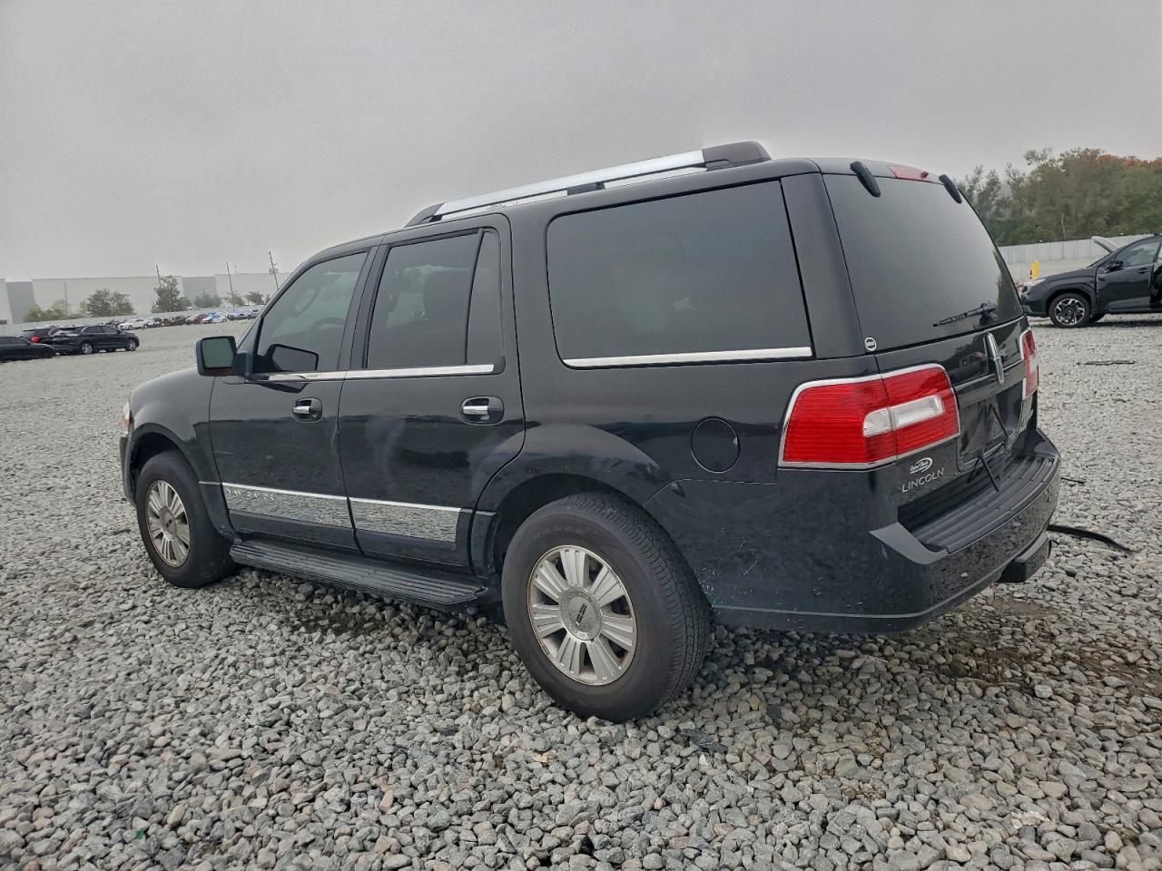 Lincoln Navigator Image 2