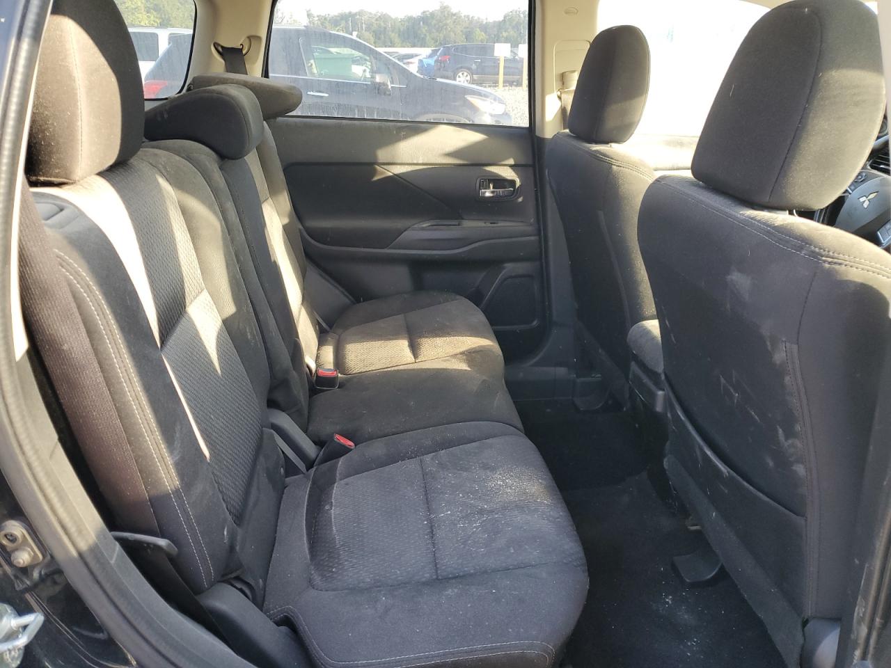 Mitsubishi Outlander Se Image 7