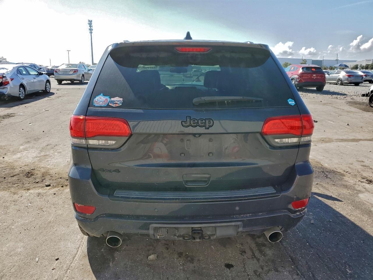 Jeep Grand Cherokee Laredo Image 4