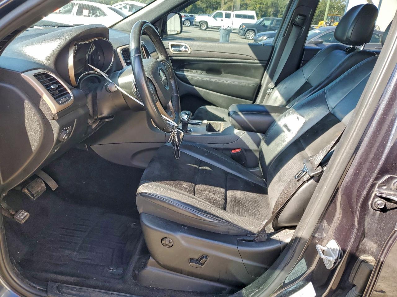 Jeep Grand Cherokee Laredo Image 6