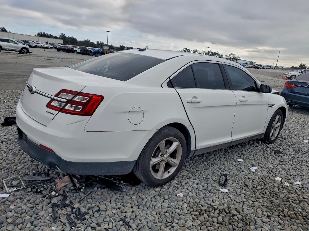 Ford Taurus Se Image 5