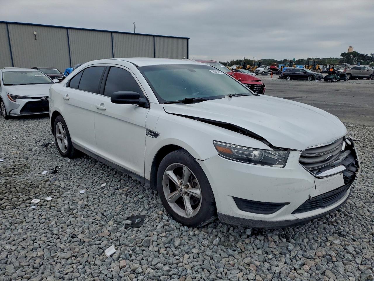 Ford Taurus Se Image 12
