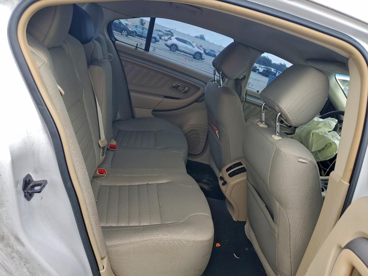 Ford Taurus Se Image 11