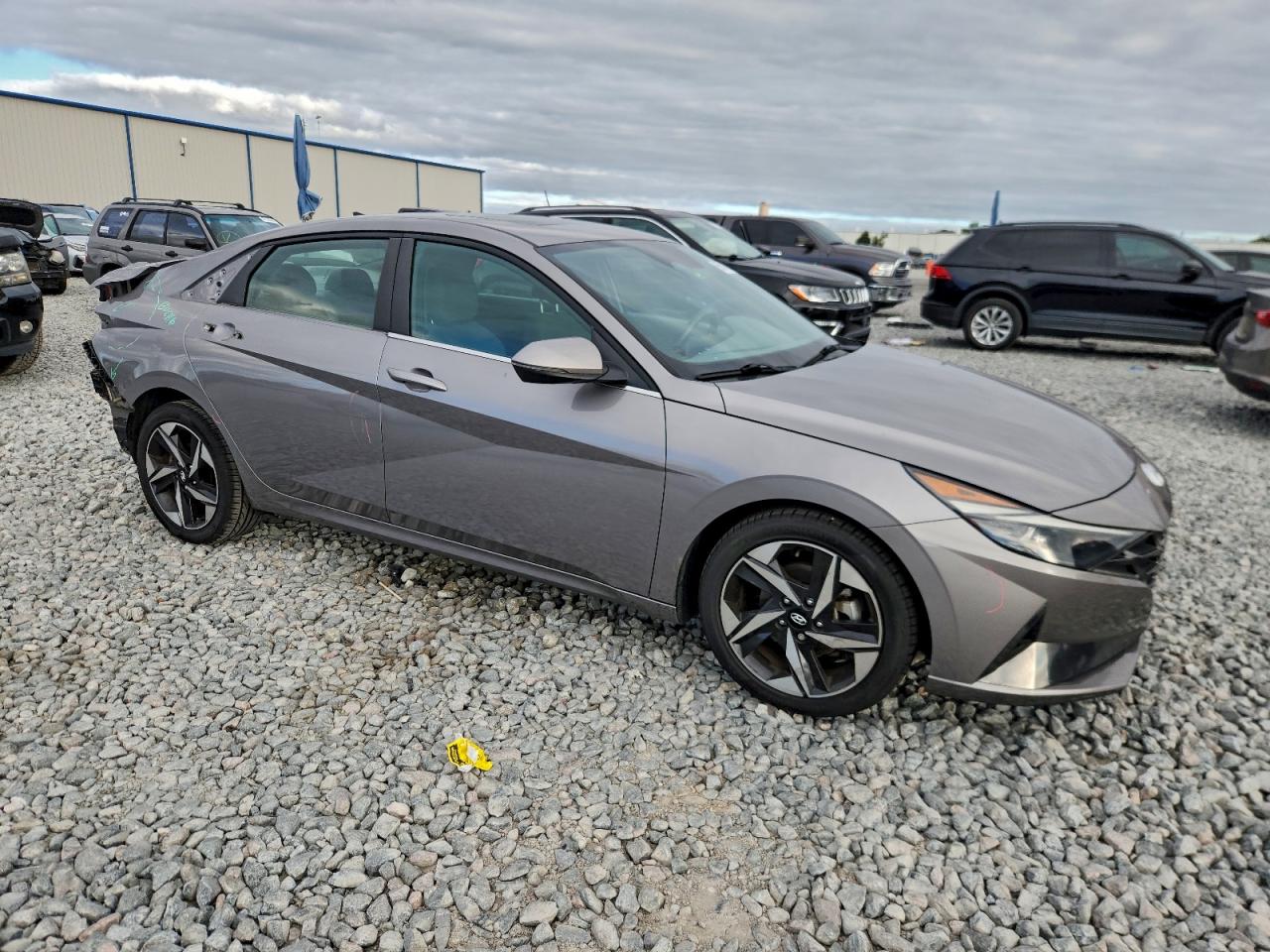 Hyundai ELANTRA Sel Image 3