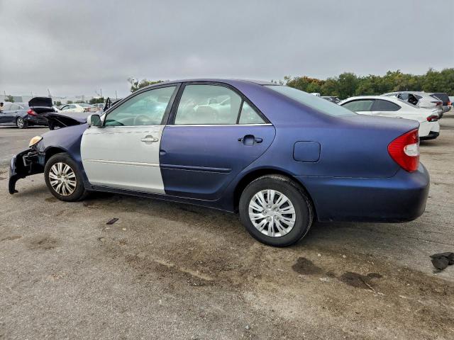 Toyota Camry Le Image 3