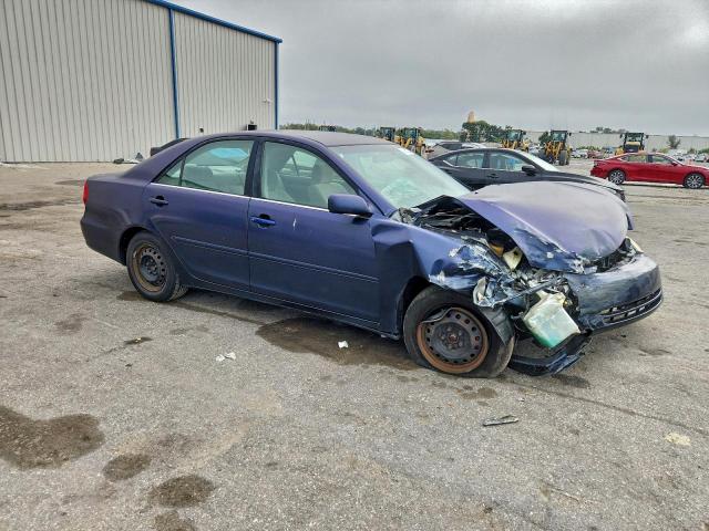 Toyota Camry Le Image 7