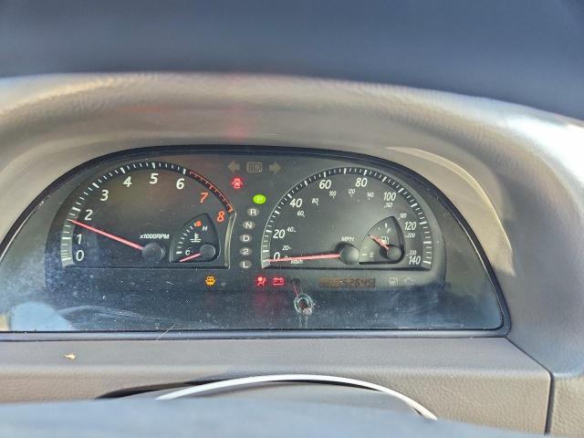 Toyota Camry Le Image 6