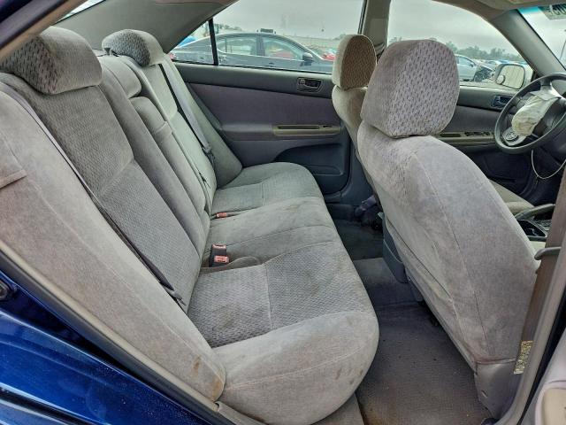 Toyota Camry Le Image 2