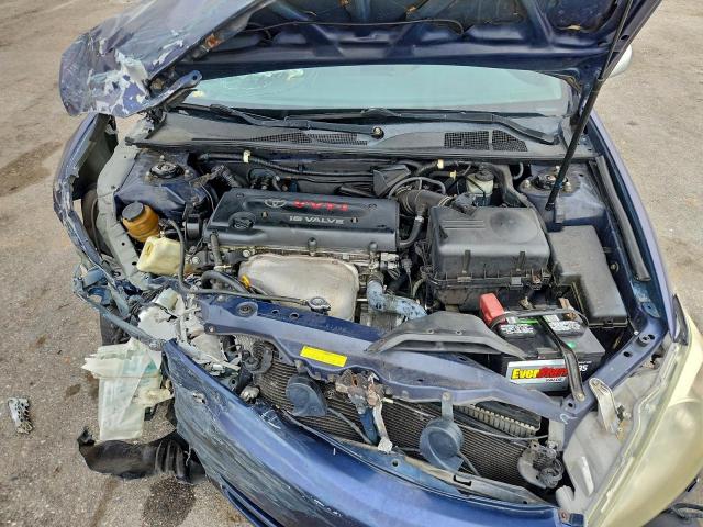 Toyota Camry Le Image 10