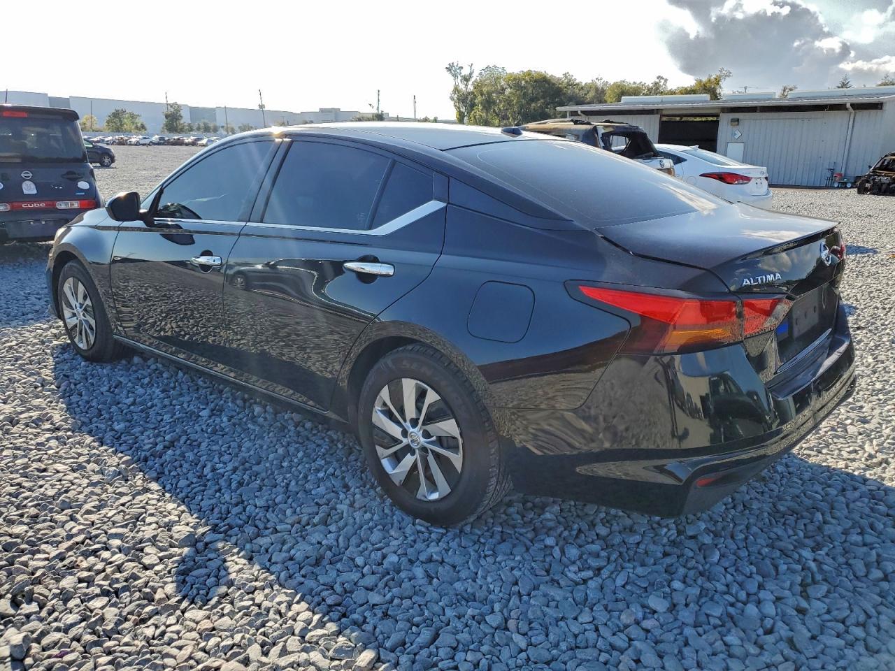 Nissan Altima S Image 3