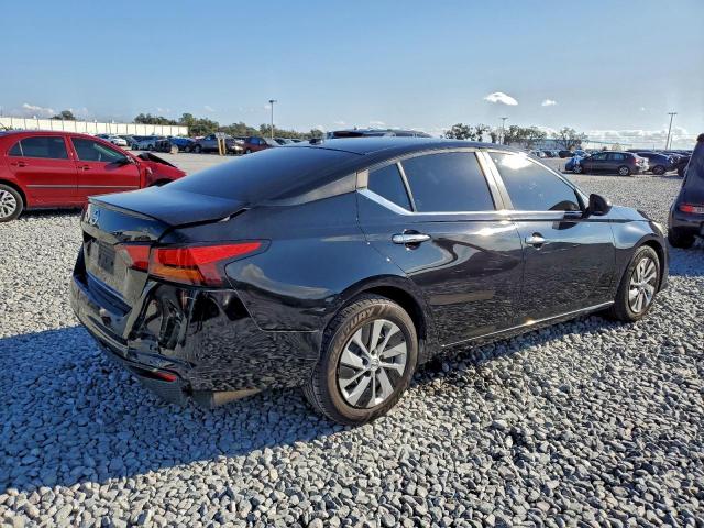 Nissan Altima S Image 2