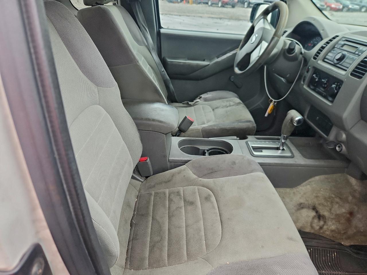 Nissan Frontier S Image 8