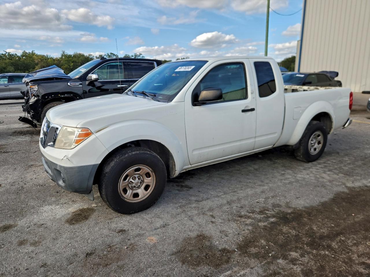 Nissan Frontier S Image 1