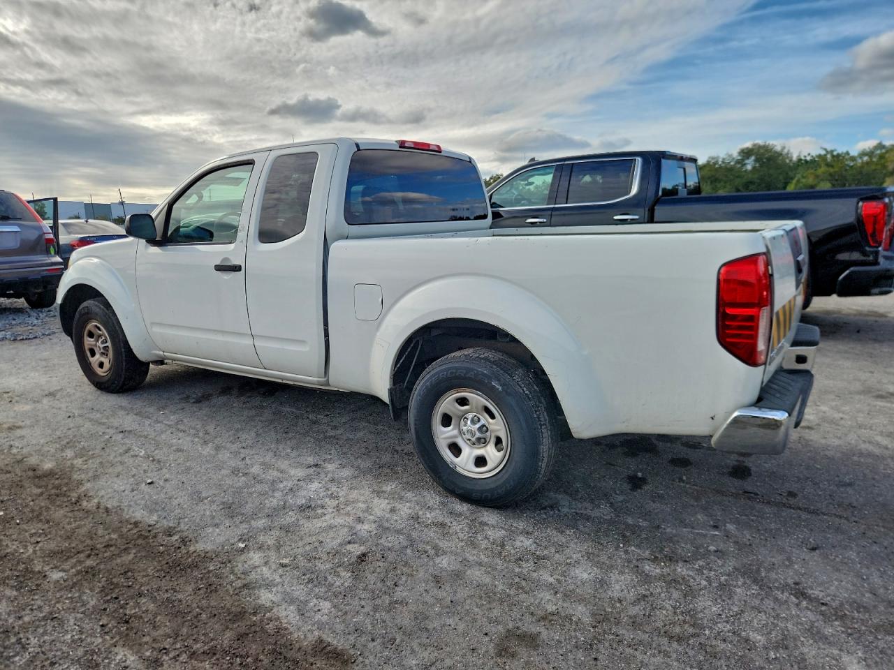 Nissan Frontier S Image 2