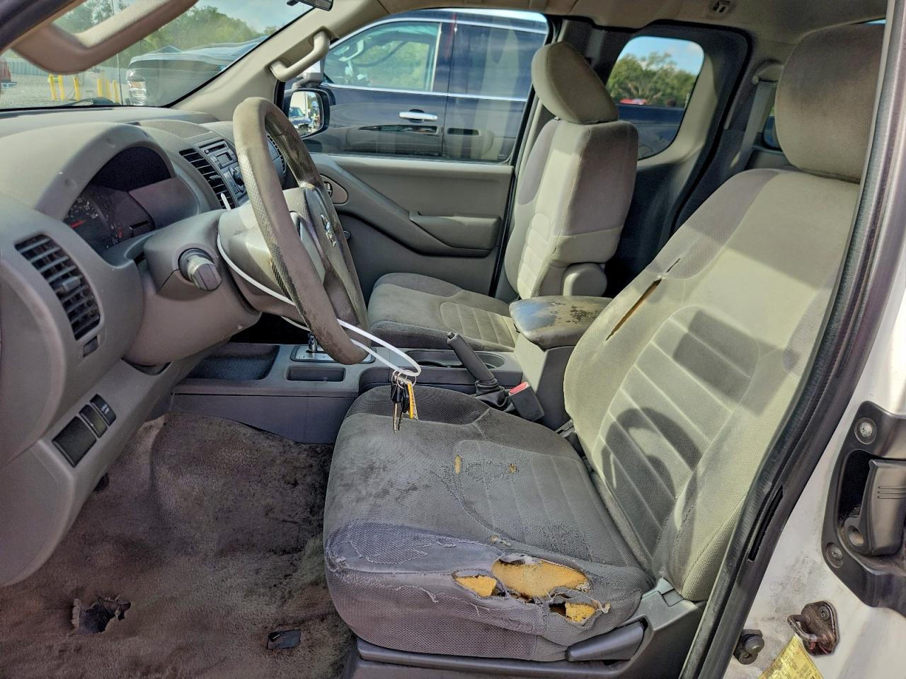 Nissan Frontier S Image 10