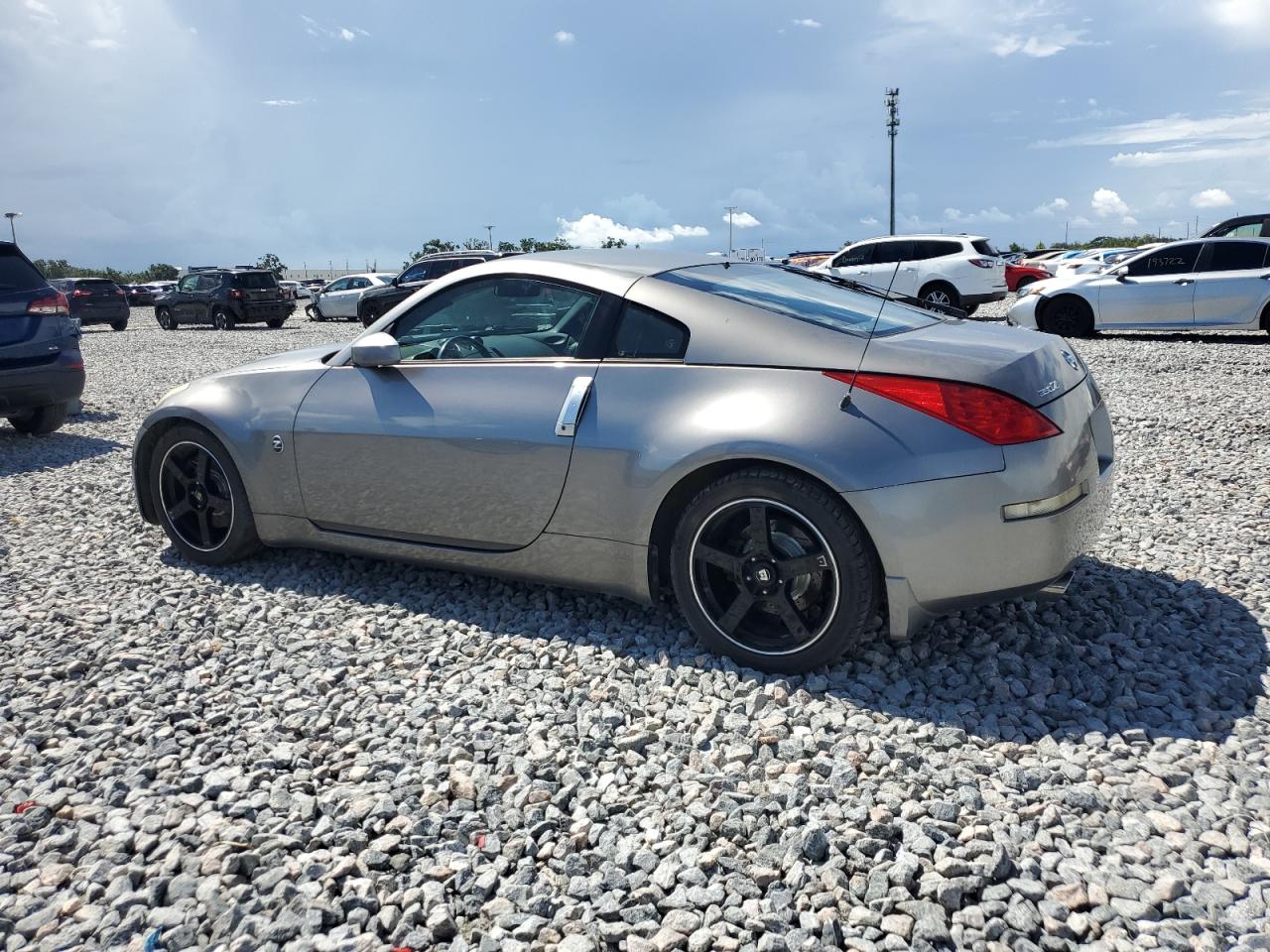 Nissan 350Z Coupe Image 2