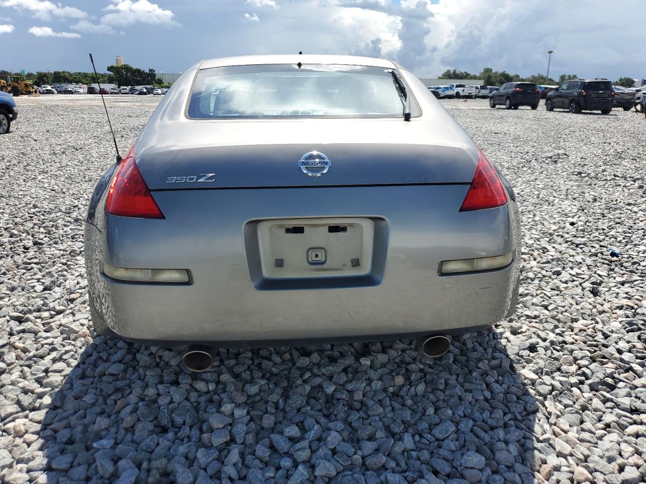 Nissan 350Z Coupe Image 12