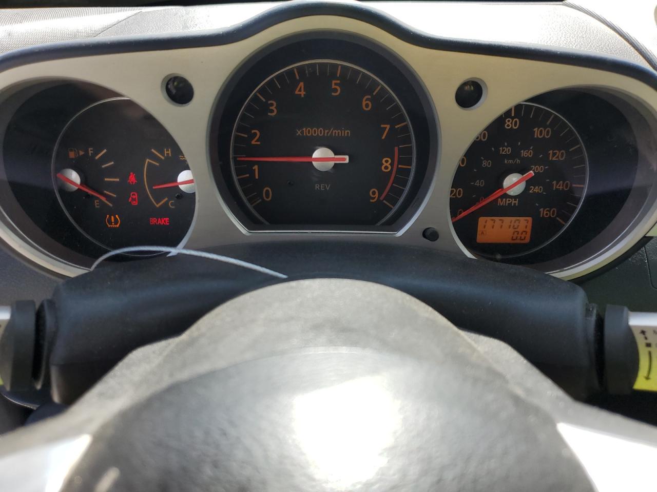 Nissan 350Z Coupe Image 10