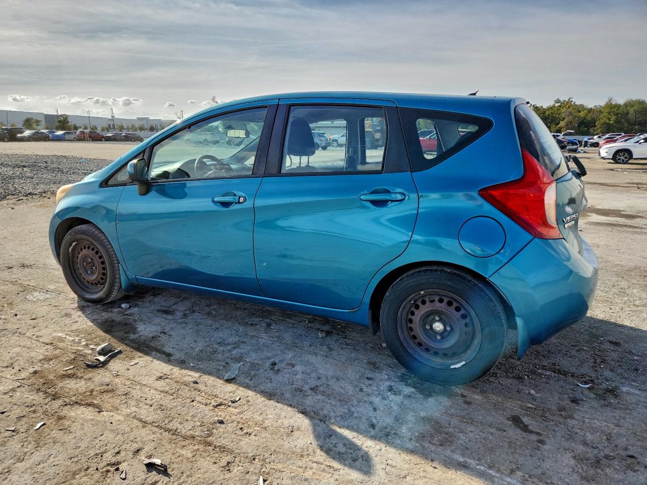 Nissan Versa S Image 2