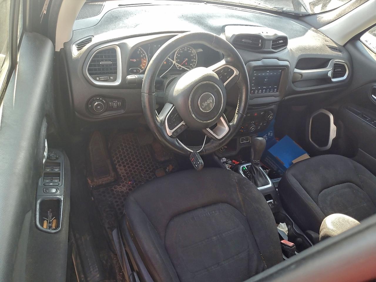 Jeep Renegade Latitude Image 8