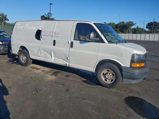 Chevrolet Express Image 3
