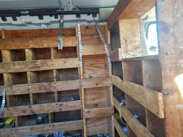 Chevrolet Express Image 2