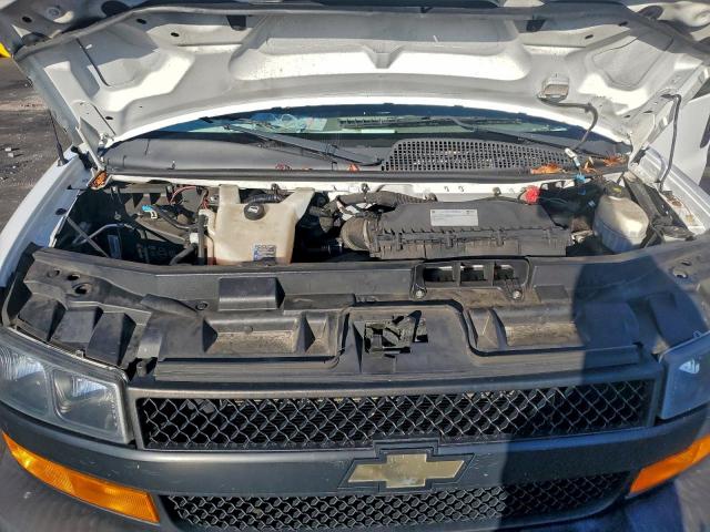 Chevrolet Express Image 13