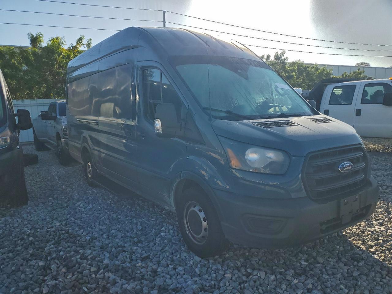 Ford Transit T-250 Image 4