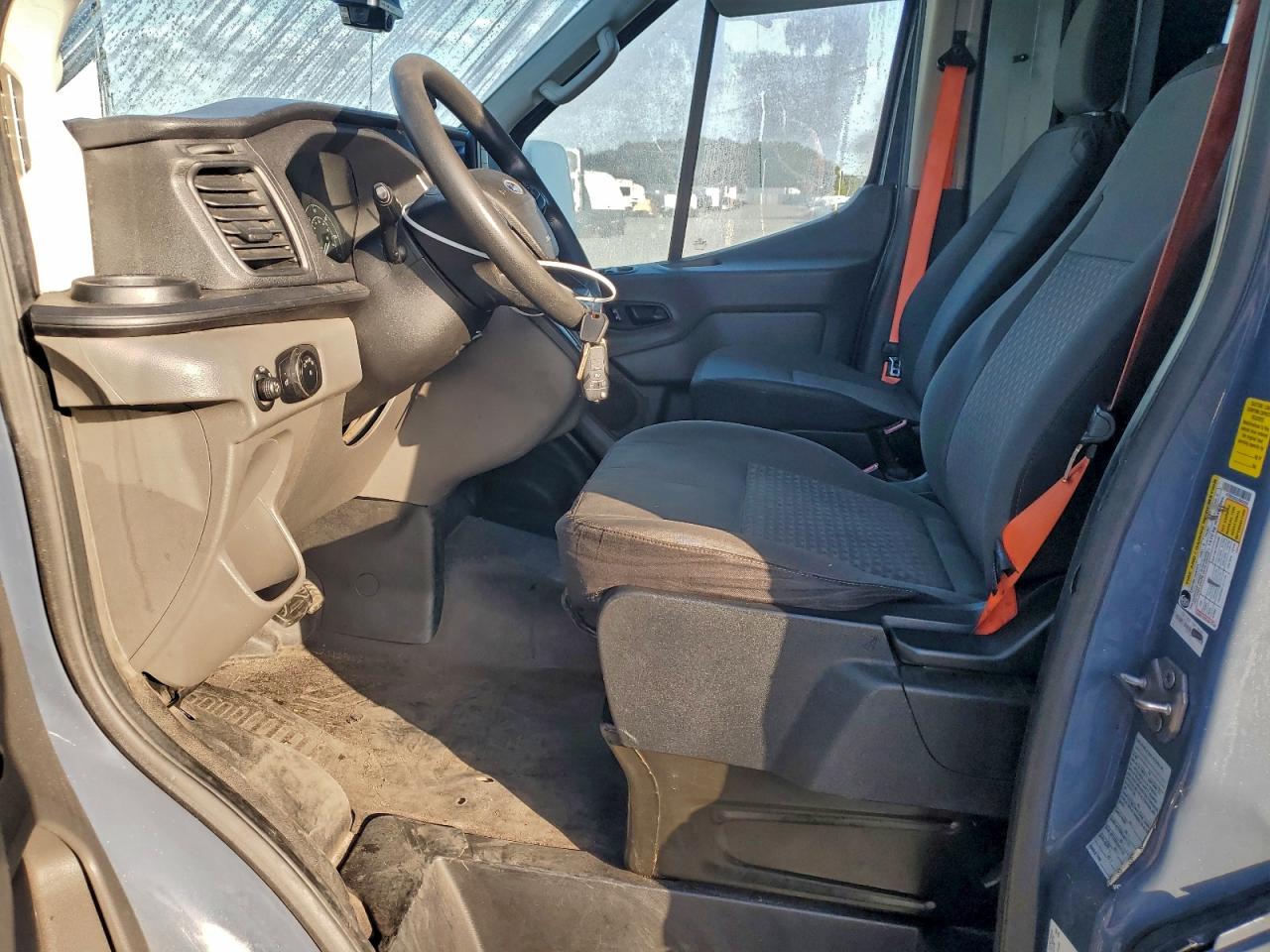 Ford Transit T-250 Image 13