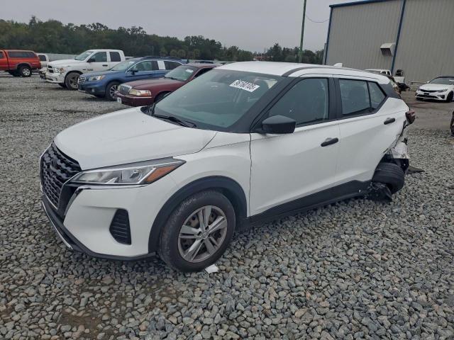  Salvage Nissan Kicks