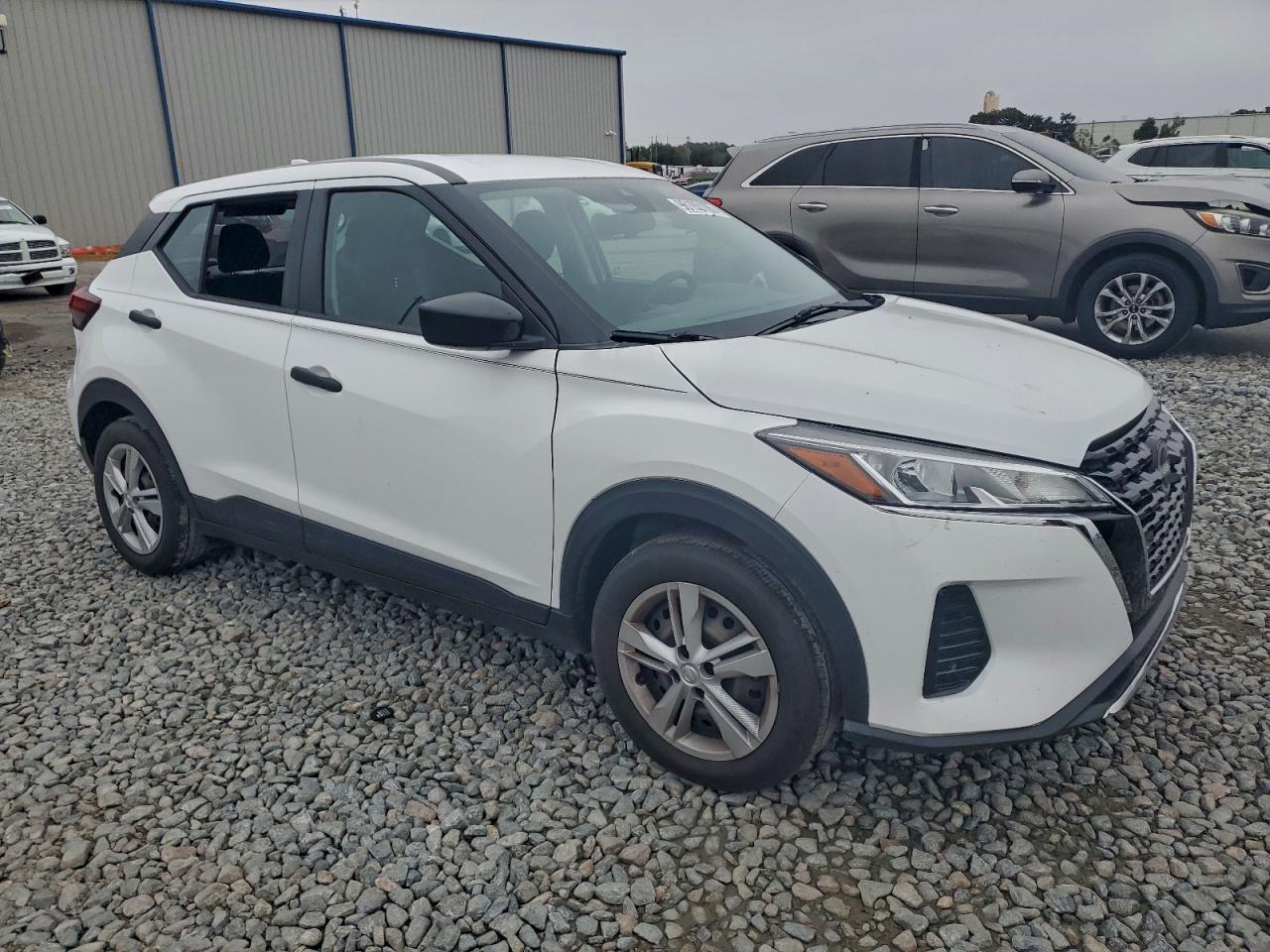 Nissan Kicks S Image 8