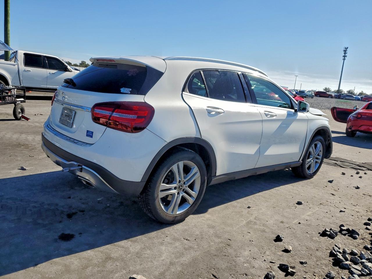 Mercedes-Benz GLA 250 Image 13