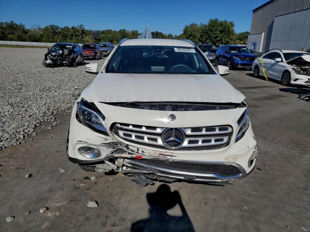 Mercedes-Benz GLA 250 Image 11