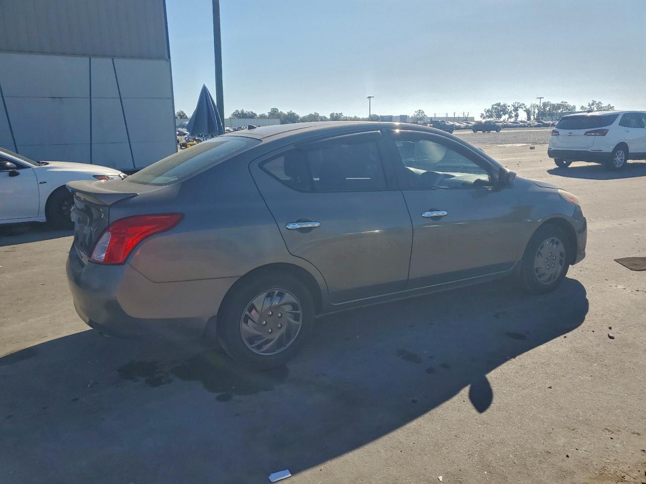 Nissan Versa S Image 2
