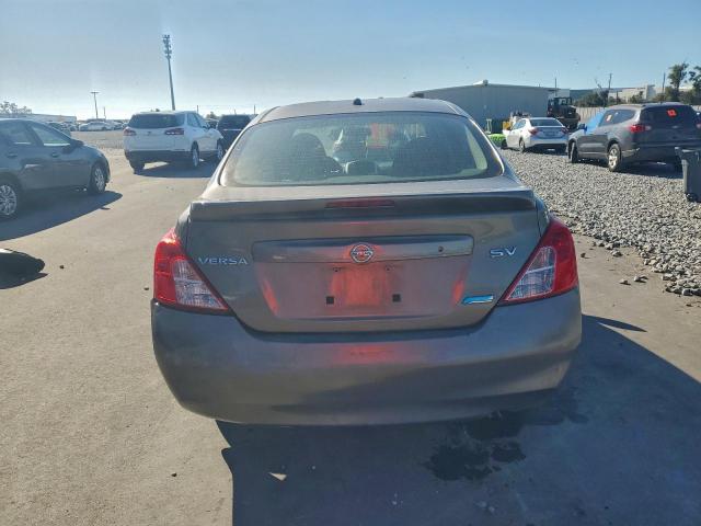 Nissan Versa S Image 6
