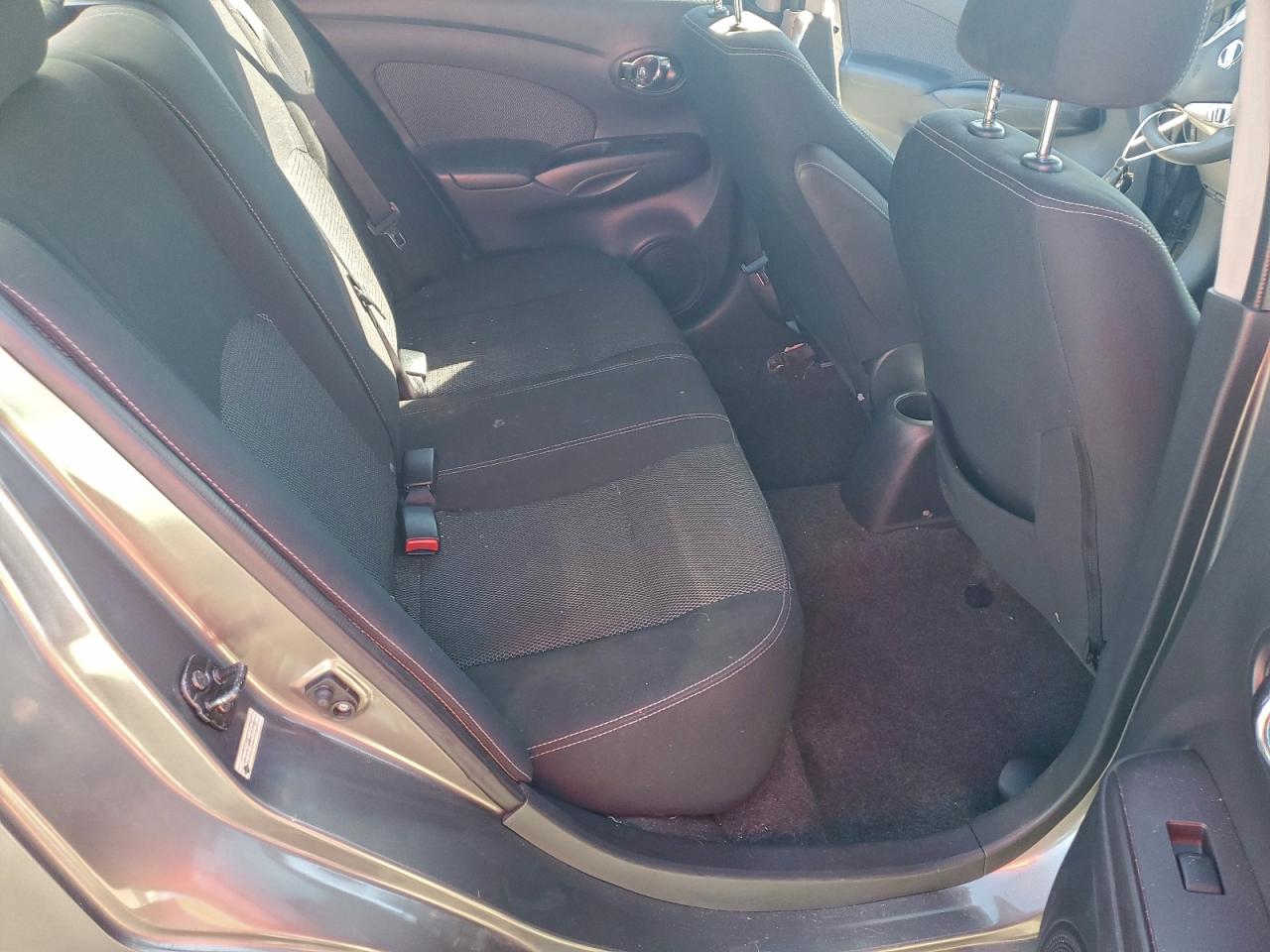 Nissan Versa S Image 5