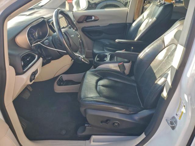 Chrysler Pacifica Touring L Image 5