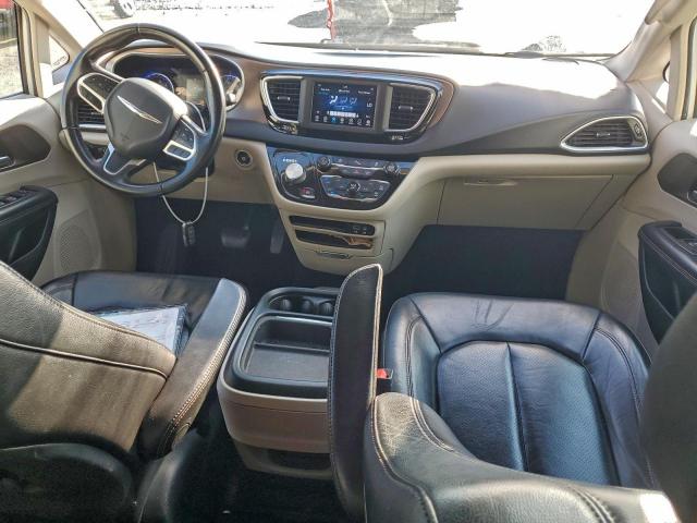 Chrysler Pacifica Touring L Image 6