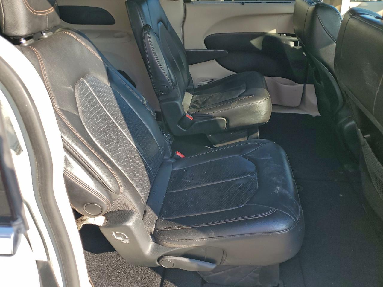 Chrysler Pacifica Touring L Image 8