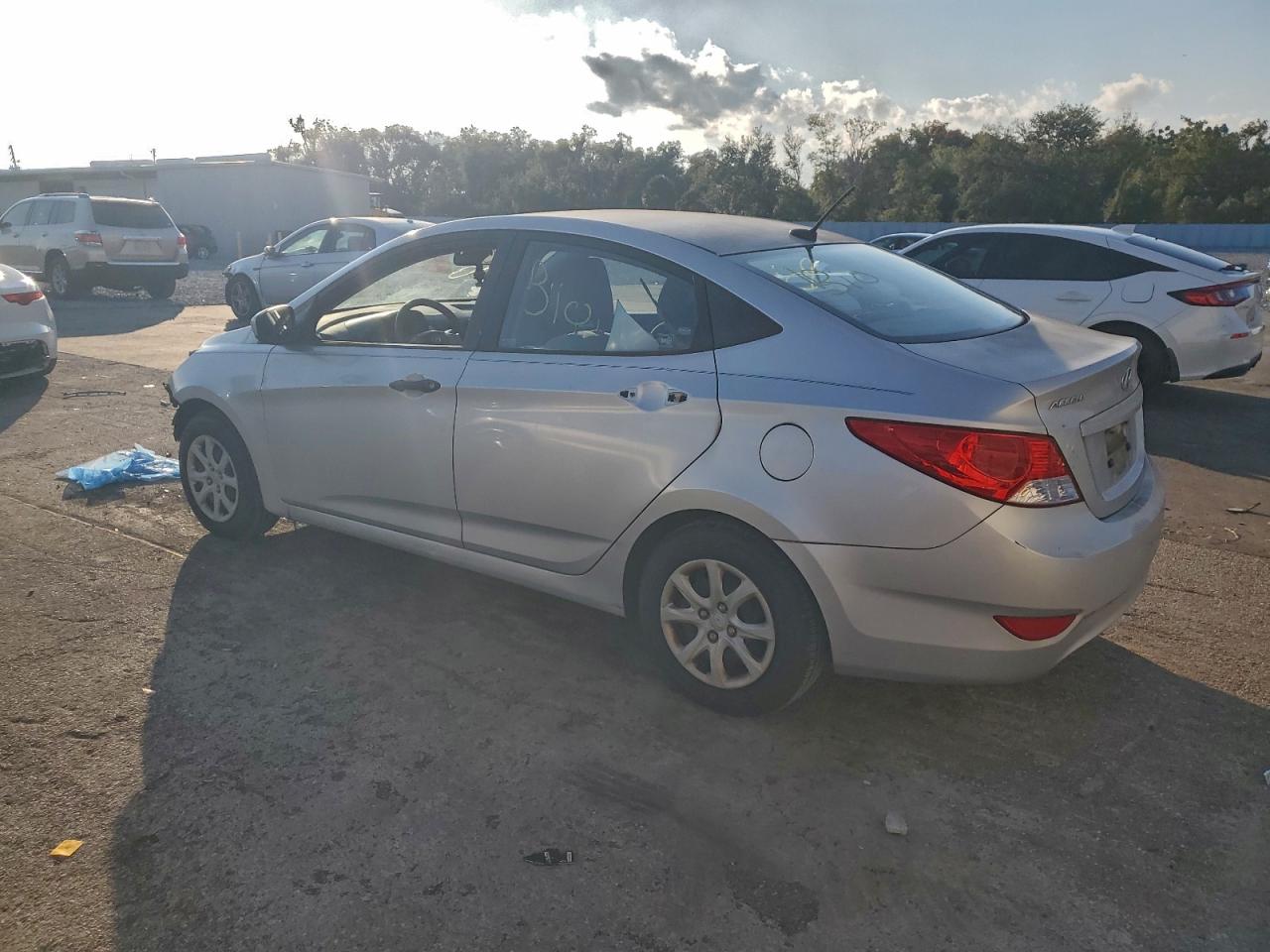 Hyundai ACCENT Gls Image 13